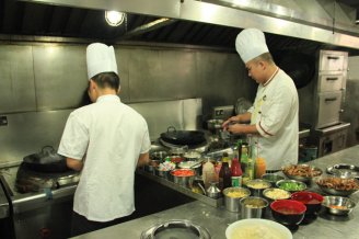 高溫下的旌陽(yáng)賓館廚師