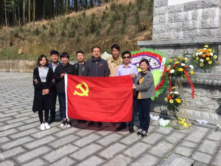 觀志實(shí)業(yè)黨支部組織黨員清明節(jié)祭掃革命烈士墓