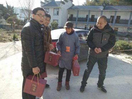 觀志實業(yè)節(jié)前送溫暖
